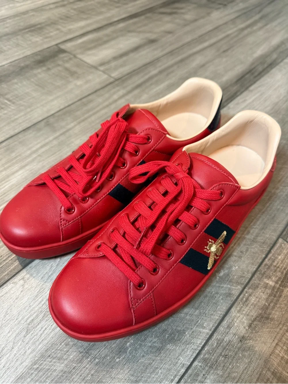 Gucci Red Leather Low-Top Sneakers with Navy Stripe and Bee Embroidery - Men's